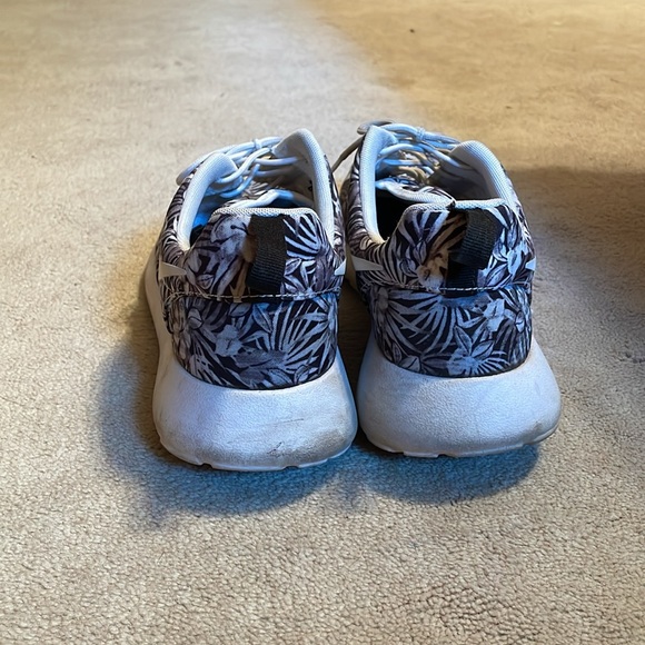 Nike Roshe - Picture 3 of 8